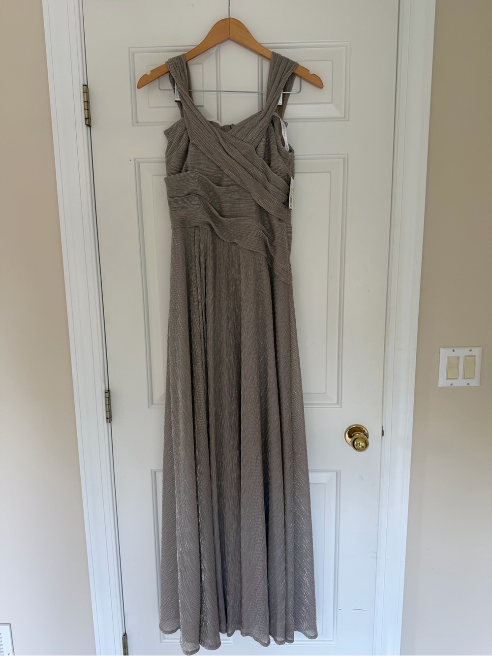 Elegant Taupe Women's Sleeveless Pleated Maxi Dress
